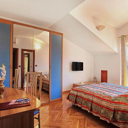 Villa Sveta Eufemija Bed End Breakfast I 로비니 외부 사진