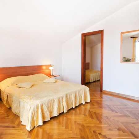 Villa Sveta Eufemija Bed End Breakfast I 로비니 외부 사진