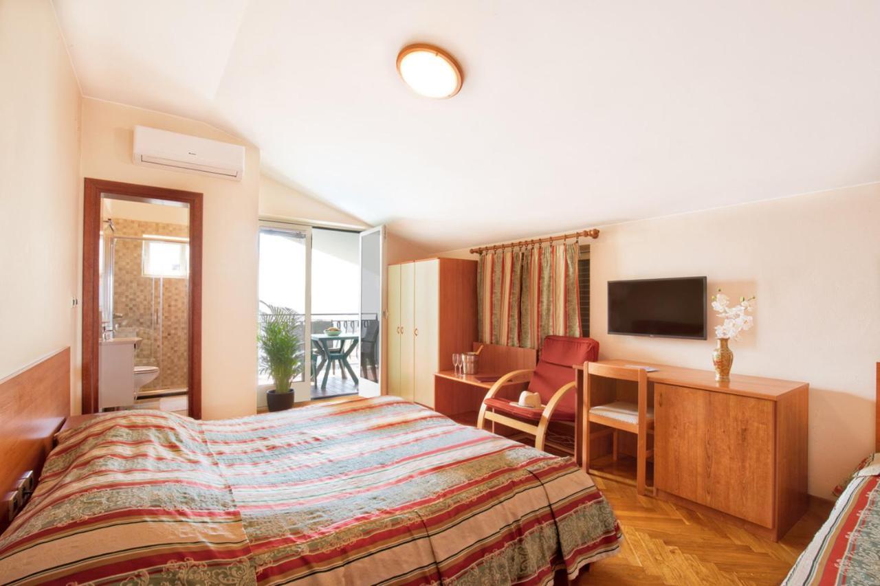 Villa Sveta Eufemija Bed End Breakfast I 로비니 외부 사진