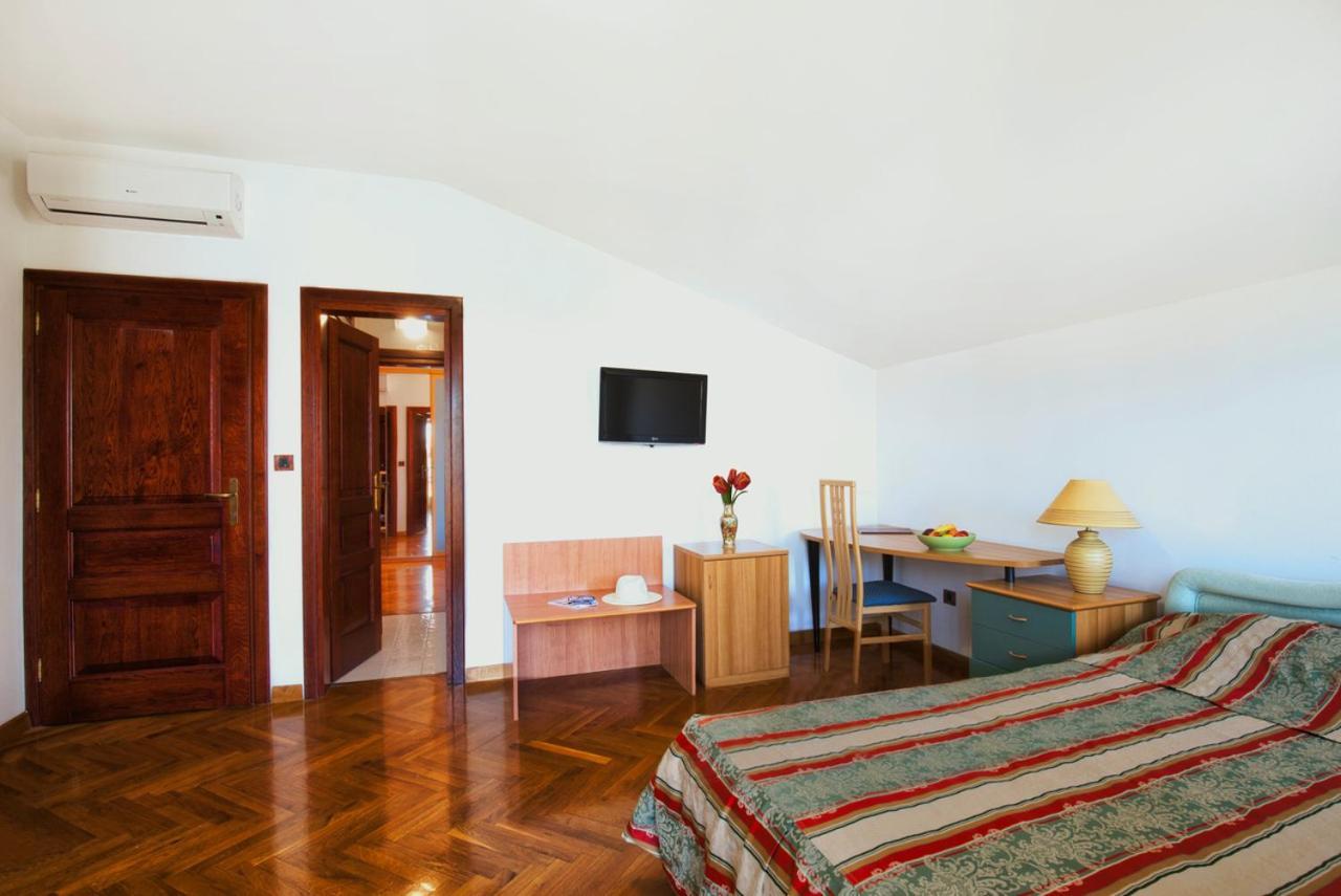 Villa Sveta Eufemija Bed End Breakfast I 로비니 외부 사진