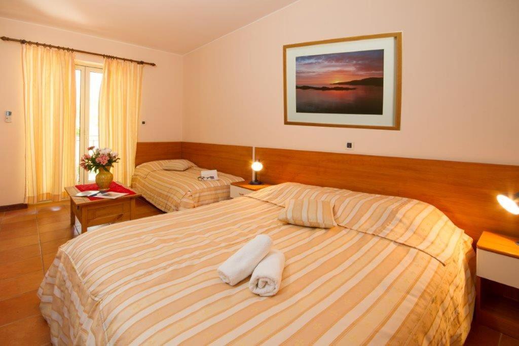 Villa Sveta Eufemija Bed End Breakfast I 로비니 외부 사진