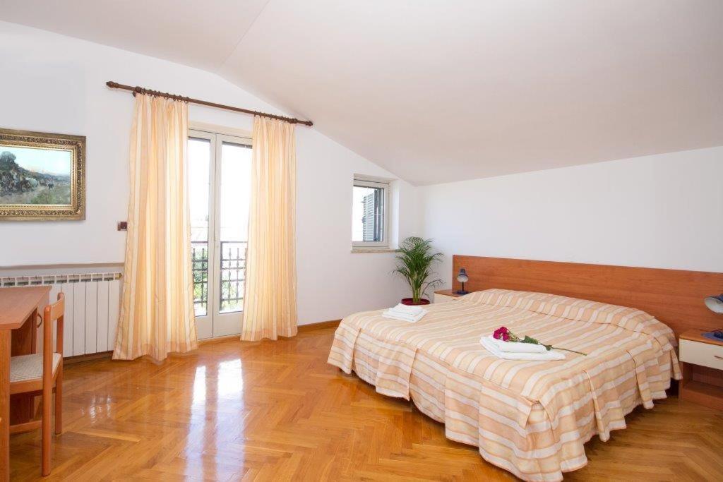 Villa Sveta Eufemija Bed End Breakfast I 로비니 외부 사진
