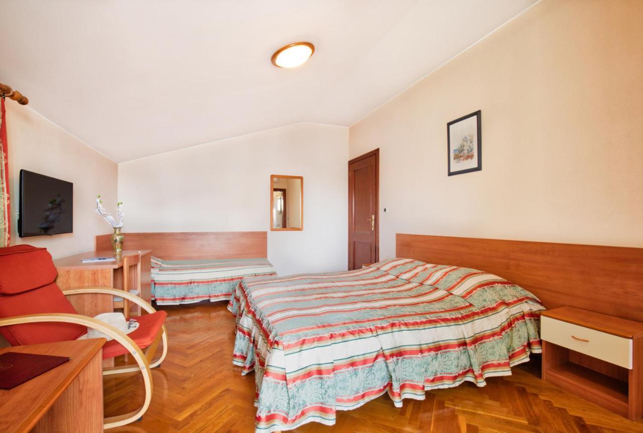 Villa Sveta Eufemija Bed End Breakfast I 로비니 외부 사진