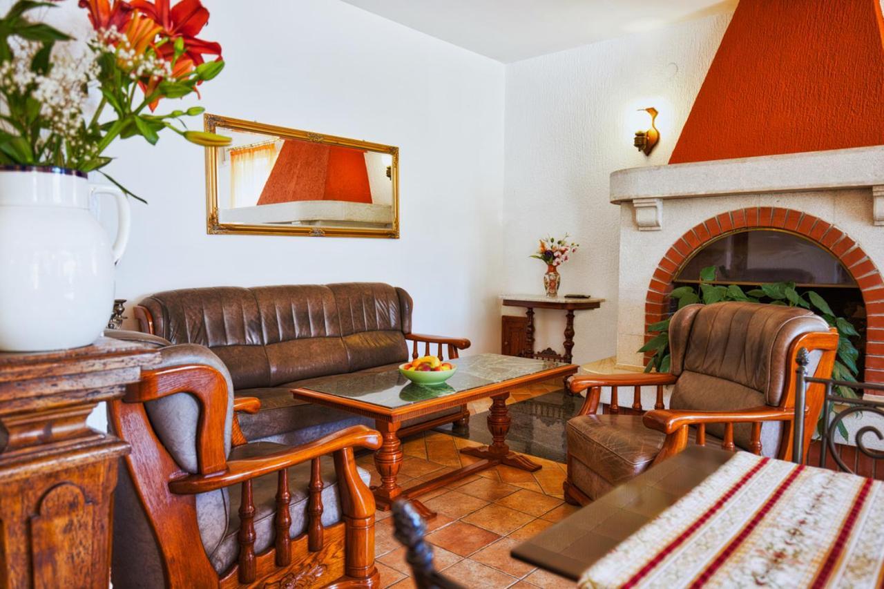 Villa Sveta Eufemija Bed End Breakfast I 로비니 외부 사진