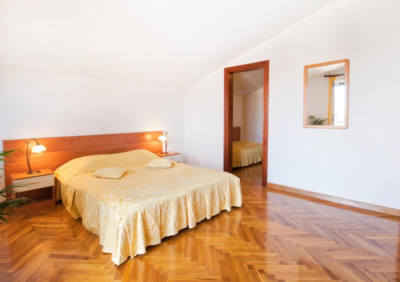 Villa Sveta Eufemija Bed End Breakfast I 로비니 외부 사진